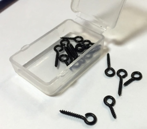 Gwintowane łączniki ( wkręty ) do przynęt włosowych Jaxon  małe i duże  15 szt  czarne  AC-PC102 1 makarfish.jpg